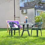 Blue Apartment With Free Parking